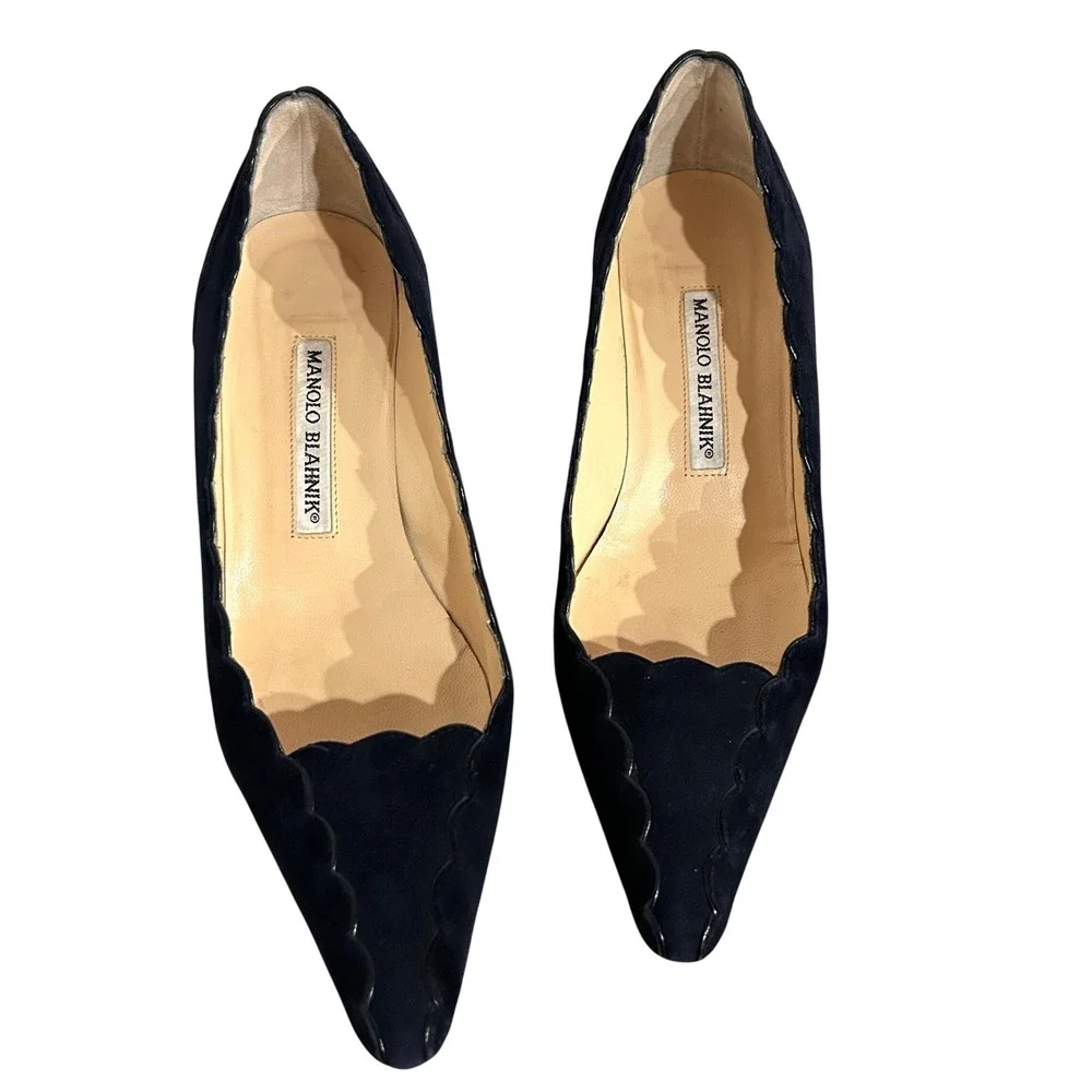 Manolo Blahnik Scalloped Navy Suede Pointed Toe Kitten Heel Pumps 37 7 Old Money